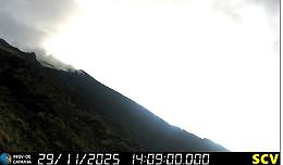 Stromboli: trabocco lavico alimenta la Sciara del Fuoco, spattering incessante