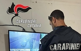 Videosorveglianza attiva per evitare i controlli e spacciare cocaina e crack: blitz antidroga al Pigno di Catania
