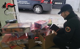 Fuochi pirotecnici in vendita su un profilo social ma si presentano i carabinieri e sequestrano 400 chili di pezzi