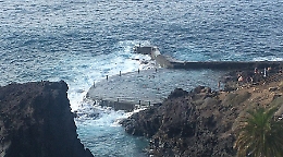 Tenerife, la piscina naturale che si è trasformata in un frullatore d’Atlantico: quattro morti 