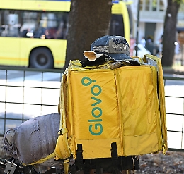 «Manca una valutazione sui rischi», giudice accoglie il ricorso dei rider di Palermo e Trapani contro Glovo