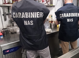 Blatte e sporcizia in un centro per disabili a Palermo: mensa sospesa