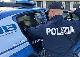 Tentato furto d'auto a Catania: 52enne bloccato con frangivetro e dispositivo elettronico