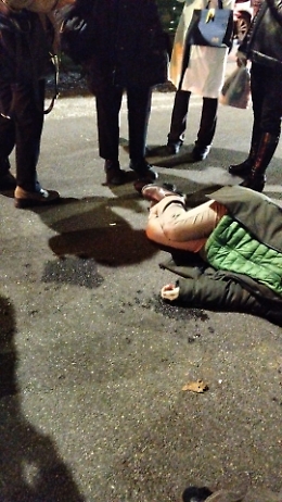 Viale San Martino, scooterista travolta dallo sportello: testimoni denunciano pi&ugrave; di un'ora d'attesa, il 118 parla di 45 minuti