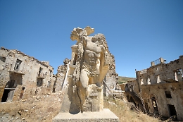 Sicilia a passo lento: cammini, ciclovie e il silenzio della Valle del Bel&igrave;ce
