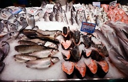 Natale all'insegna del caro-pesce, mazzancolle +22% in una settimana