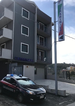 Arrestato a Barcellona Pozzo di Gotto 34enne: trovati 1,8 kg di hashish e un laboratorio per il confezionamento