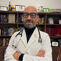 Influenza, Bassetti furioso contro i non vaccinati: &laquo;E ora ci chiediamo come salvare il Natale?&raquo;