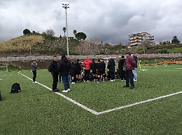 Calciatore di 13 anni s'infortuna: a terra 52 minuti prima dell'arrivo dell'ambulanza