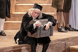 Ragusa, applausi a scena aperta per l'istrionico Enrico Guarneri