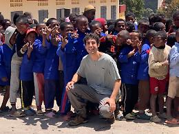 Giarratana, "il medico bianco" che cura i piccoli in Madagascar