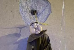 Il pupazzo impiccato su un muro dello Zen, l'avvertimento e la sfida a don Giannalia: pochi dubbi sull'intimidazione