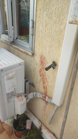 Vicina molesta in via Gattamelata a Ragusa, la situazione peggiora