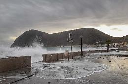 Maltempo, il pericolo viene dal mare: evacuate strade e abitazioni da Siracusa a Messina. Le piogge pi&ugrave; forti da domani pomeriggio