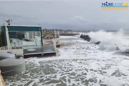 Allerta Meteo ad Agrigento: venti oltre i 100 km/h, il sindaco Miccich&egrave;: "Restate a casa"