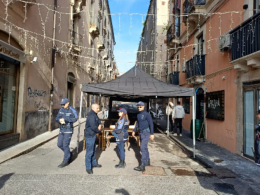 A Catania promo volgare in Piazza Universit&agrave;: stand smontato dopo il video virale
