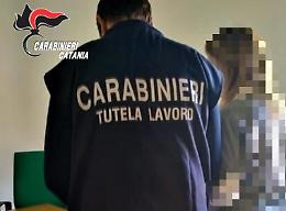 Controlli a Mascali:  lavoratrice in nero in un centro estetico, titolare deferita 