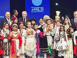 Agrigento conquista la Turchia: i "Fiori del Mandorlo" incantano il presidente Erdoğan