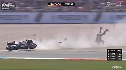 Brividi ad Assen: il video dello spaventoso volo di Bezzecchi a 190 km/h