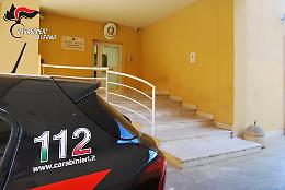 Blitz allo Zen 2 a Palermo, trovate munizioni, armi e droga: arrestati padre e figlio di 18 anni