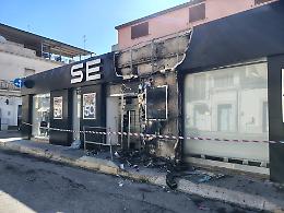 Vittoria, il negozio Serpy pi&ugrave; forte dell'incendio: "Riapriamo a breve"