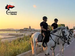 Cavalli e controlli: i carabinieri di Marsala "blindano" movida e litorali