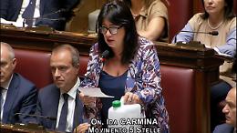 La sete di Agrigento sbarca in Parlamento: la deputata Carmina porta un bidoncino vuoto alla Camera 