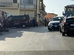 Melilli: tentano di fare esplodere il bancomat dell'Unicredit, ma sono costretti a scappare e sparano durante la fuga