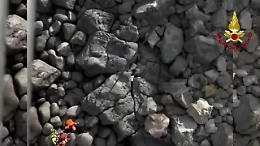 Cade e si infortuna lungo la scogliera della Timpa: i soccorsi arrivano dall'alto
