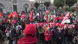 In 15mila in corteo a Messina per dire no al Ponte sullo Stretto. Schlein: «Salvini e Meloni hanno buttato 13 miliardi»