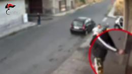 Patern&ograve;, i cinque arresti e la sete di vendetta del clan Assinnata: l'agguato nell'autofficina ripreso dalle telecamere di sorveglianza