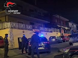 Per "riconoscersi" nel clan attaccavano lo scudetto del Milan: &laquo;Con questi adesivi stiamo volando&raquo;