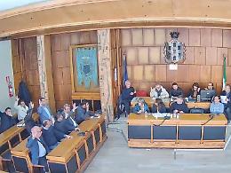 Giarre, il sindaco Cantarella spiazza la maggioranza: «Mi ricandido»