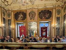 Dalla "scopa rotante" alla "paletta di ciliegio". Lite e ironie attorno al contratto di Rap 