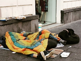 La festa degli invisibili: pasto caldo la vigilia e pranzo in comunit&agrave;, quello che spaventa &egrave; il resto dell&rsquo;anno