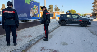 Una coltellata dritto alla gola, 44enne in gravissime condizioni: arrestato un 25enne di Licata