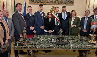 Giunta Trantino, Palazzo degli Elefanti gremito per il giuramento dei quattro nuovi assessori: ecco chi sono e cosa c'è dietro alle nomine