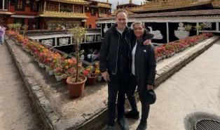La campionessa di hockey e il manager Deloitte uniti dal sogno himalayano: chi sono i due italiani dispersi in Nepal