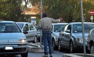 Agrigento, tolleranza zero contro i parcheggiatori abusivi: fermato un extracomunitario in centro