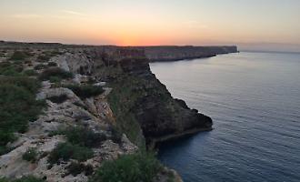 Lampedusa, stretta contro l'occupazione abusiva: sequestri e denunce per cinque ambulanti
