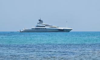 Mark Zuckerberg avvistato a Realmonte: il suo mega yacht infiamma l'estate in Sicilia