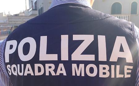 Droga nascosta tra le carte da gioco: blitz antidroga ad Agrigento, fuggi fuggi generale in centro