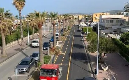 San Leone, rottura della fogna sul lungomare Falcone e Borsellino: strada chiusa e viabilit&agrave; stravolta