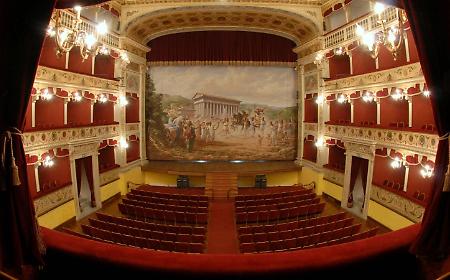 Il sipario cala prima del comizio: niente comizio di Salvini al Teatro Pirandello