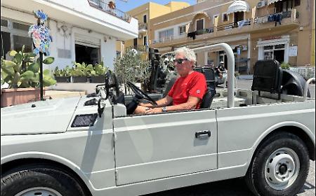 Ecco chi &egrave; l'unico uomo al mondo che ha prestato la sua Fiat Campagnola del 1978 a due Papi