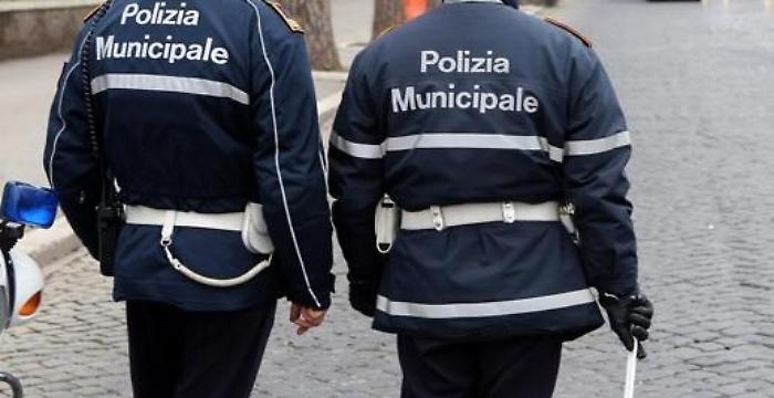 Guidavano senza patente, scattati multa e sequestro