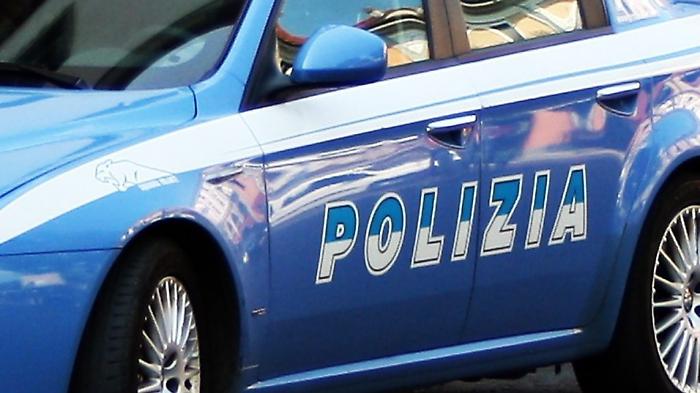 Va a fuoco la casa di una donna agli arresti domiciliari: lei è irreperibile