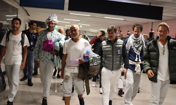 Testimonianze choc dalla Sumud Flotilla: abusi denunciati e 15 italiani ancora detenuti