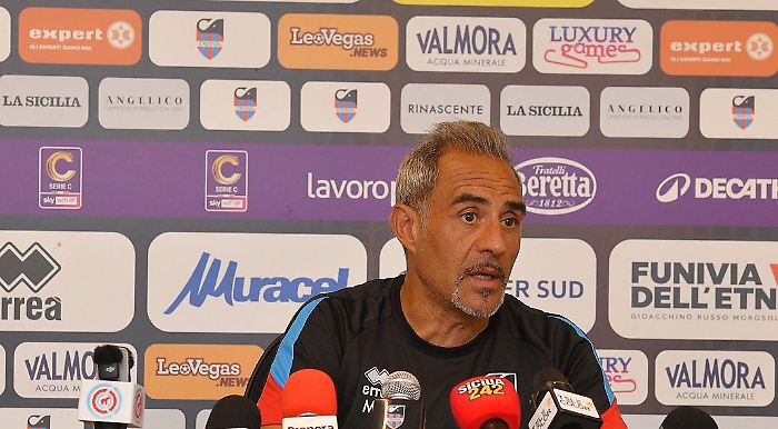 Il Catania pronto per la gara di sabato in casa del Giugliano, ma Toscano non si fida: «A Giugliano serve massima concentrazione»