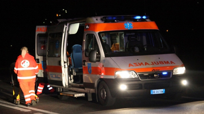 Donnalucata, cade da una scala mentre sistema una grondaia: 18enne in ospedale